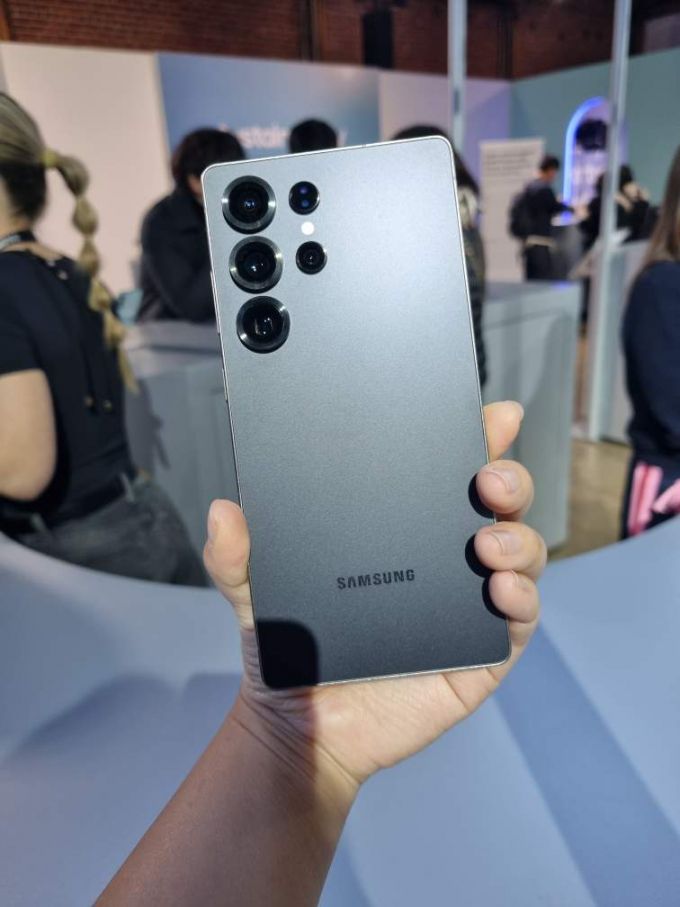 갤럭시 S25 울트라. /사진=배한님 기자