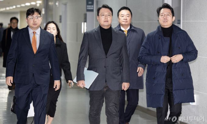 (서울=뉴스1) 이재명 기자 = 천하람 개혁신당 원내대표가 21일 오전 서울 여의도 국회 의원회관에서 열린 긴급 최고위원회의에 참석하고 있다.   최진환 당대표 정무실장은 기자단에게 천 원내대표는 최고위 회의 소집권을 갖고 있지 않아 요건 불성립·원천 무효라고 밝혔다.   이날 허은아 당대표는 회의에 불참했다. 2025.1.21/뉴스1  Copyright (C) 뉴스1. All rights reserved. 무단 전재 및 재배포,  AI학습 이용 금지. /사진=(서울=뉴스1) 이재명 기자