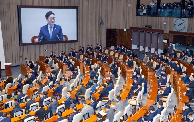 우원식 국회의장이 3일 서울 여의도 국회 본회의장에서 열린 제422회국회(임시회) 개회식에서 개회사를 하고 있다. 2025.2.3/뉴스1  Copyright (C) 뉴스1. All rights reserved. 무단 전재 및 재배포,  AI학습 이용 금지.