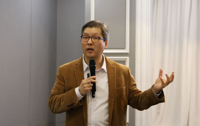 김범준 가톨릭대학교 회계학과 교수가 지난 12일 '비영리법인 및 공공부문의 회계투명성'을 주제로 강연하고 있다./사진제공=한국공인회계사회