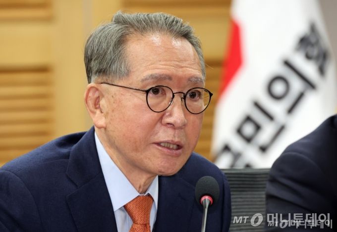 김형오 전 국회의장이 13일 오전 서울 여의도 국회 의원회관에서 열린 국민의힘 전략기획특위 1차 세미나 '국민의힘, 어디로 가야 하는가?'에서 발언하고 있다./사진=뉴시스