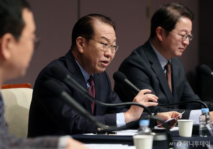 (서울=뉴스1) 오대일 기자 = 권영세 국민의힘 비상대책위원장이 17일 서울 중구 한국프레스센터 국제회의장에서 열린 관훈클럽 초청 토론회에서 기조연설을 하고 있다. 2025.2.17/뉴스1  Copyright (C) 뉴스1. All rights reserved. 무단 전재 및 재배포,  AI학습 이용 금지. /사진=(서울=뉴스1) 오대일 기자