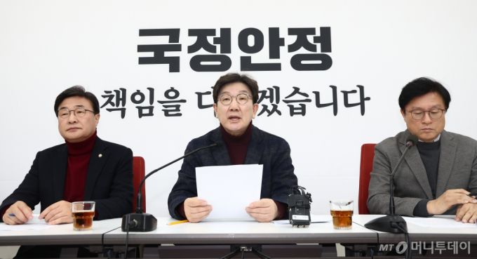 권성동 국민의힘 원내대표가 23일 오후 서울 여의도 국회에서 열린 기자간담회에서 발언하고 있다. 2025.2.23/사진=뉴스1 /사진=(서울=뉴스1) 김민지 기자