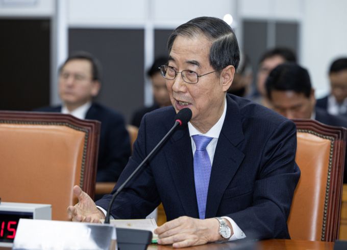 한덕수 국무총리가 25일 오전 서울 여의도 국회에서 열린 윤석열 정부의 비상계엄 선포를 통한 내란 혐의 진상규명 국정조사 제5차 청문회에서 의원 질의에 답변하고 있다. /사진=뉴스1