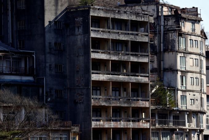 일본 도치기현 닛코시의 온천 휴양지 기누가와 온천 지역에 버블 경제 이후 버려진 호텔과 온천 여관들이 방치되어 있다. 2024.03.15  /로이터=뉴스1