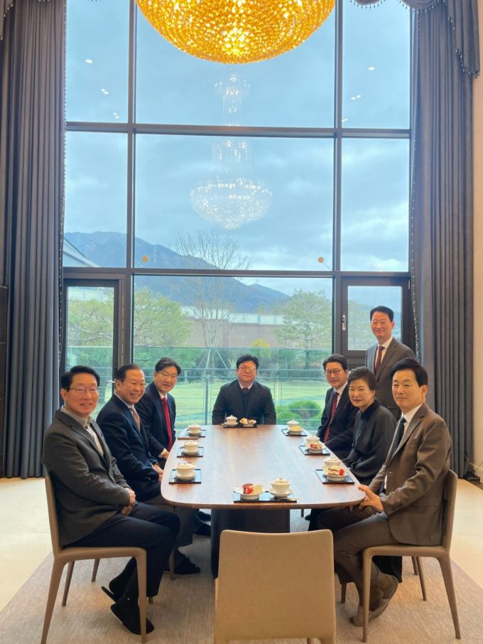 3일 국민의힘 지도부는 박근혜 전 대통령을 예방하기 위해 대구 달성군 사저를 찾았다. /사진=국민의힘 제공.