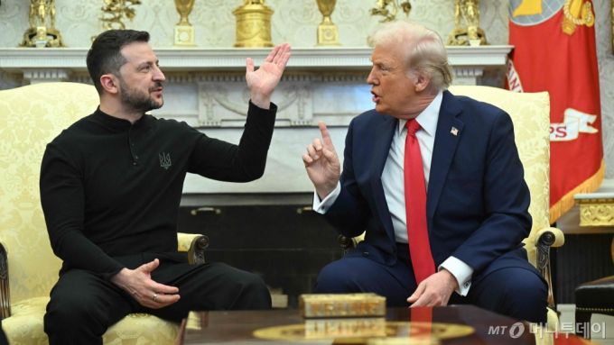 (워싱턴 AFP=뉴스1) 우동명 기자 = 도널드 트럼프 미국 대통령이 28일(현지시간) 워싱턴 백악관에 도착한 볼로디미르 젤렌스키 우크라이나 대통령과 정상 회담 중 설전을 하고 있다. 2025.03.01  ⓒ AFP=뉴스1  Copyright (C) 뉴스1. All rights reserved. 무단 전재 및 재배포,  AI학습 이용 금지. /사진=(워싱턴 AFP=뉴스1) 우동명 기자