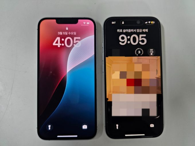 아이폰16e(왼쪽)와 아이폰16 전면 모습. /사진=김승한 기자