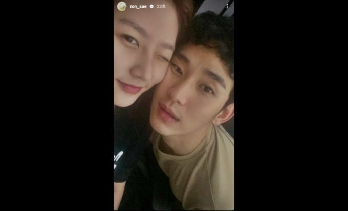 배우 김수현이 후배 배우 고(故) 김새론과 과거 연인 관계였다는 주장이 나왔다. 김수현 측은 "사실무근"이라며 법적 대응을 예고했다. /사진=김새론 인스타그램 캡처