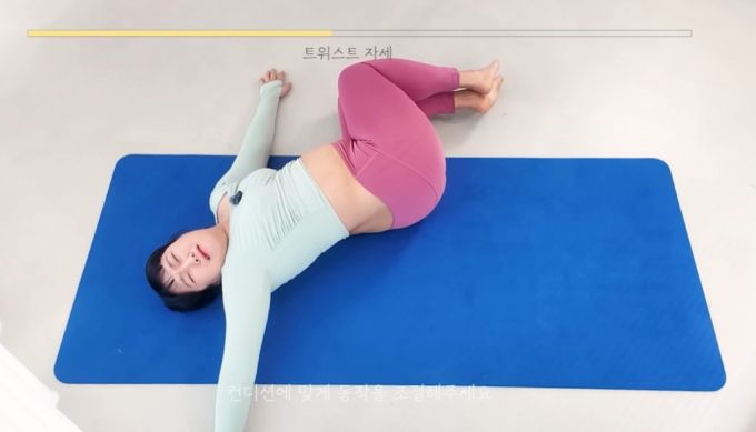 코미디언 이수지가 유튜브를 통해 요가강사 재클린으로 분했다.  /사진=유튜브 채널 '핫이슈지' 갈무리