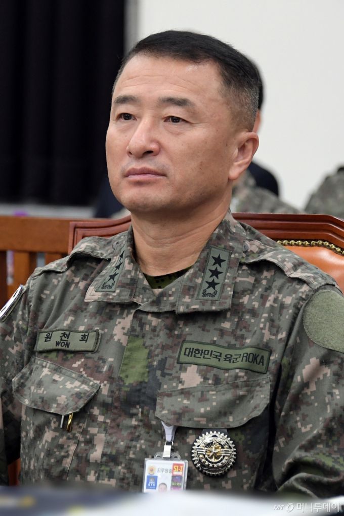 [서울=뉴시스] 국회사진기자단 = 원천희 국방정보본부장이 30일 오전 서울 여의도 국회에서 열린 정보위원회 국정감사에 출석해 자리하고 있다.2024.10.30. photo@newsis.com /사진=