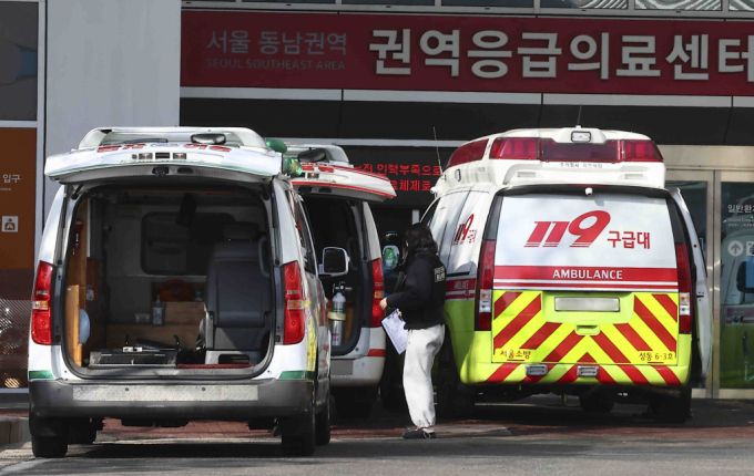 119 신고를 받고 출동한 구급대원이 구급차를 가리키며 "시체나 중환자들이 타는 차"라며 아기의 탑승을 만류했다. 실제 위생 상태는 그리 나쁘지 않을 것이라고 믿는다. /사진=뉴시스