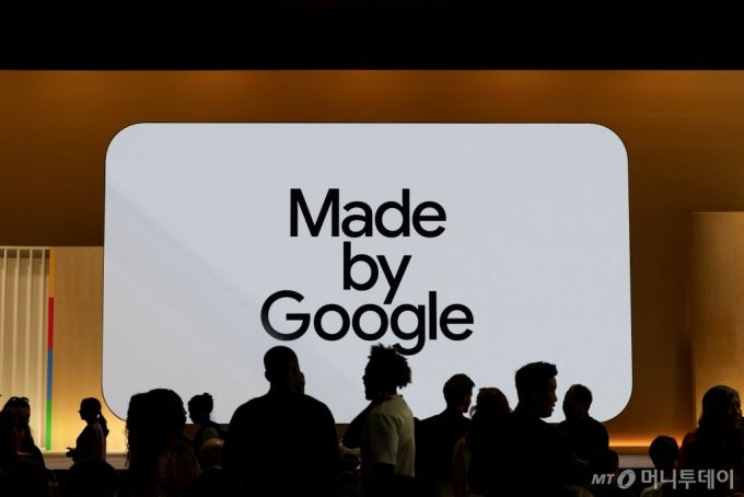 13일(현지시각) 구글의 연례 하드웨어 이벤트인 '메이드 바이 구글' 행사장인 미국 캘리포니아주 마운틴뷰의 '구글 베이뷰'에서 컨텐츠 크리에이터들이 행사 시작을 기다리고 있다. /사진=마운틴뷰 로이터, 뉴스1