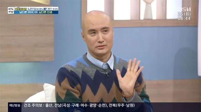 코미디언 윤성호가 전재산을 투자한 유튜브 채널이 해킹된 아픔을 이겨내고 '뉴진스님'으로 성공하게 된 사연을 전했다./사진=KBS1 '아침마당' 방송 화면