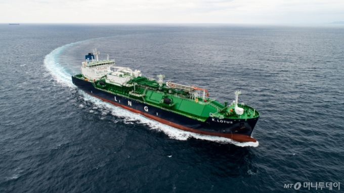 HD현대미포가 건조해 인도한 1만8000㎥급 LNG(액화천연가스) 벙커링선의 시운전 모습./사진=HD한국조선해양 제공