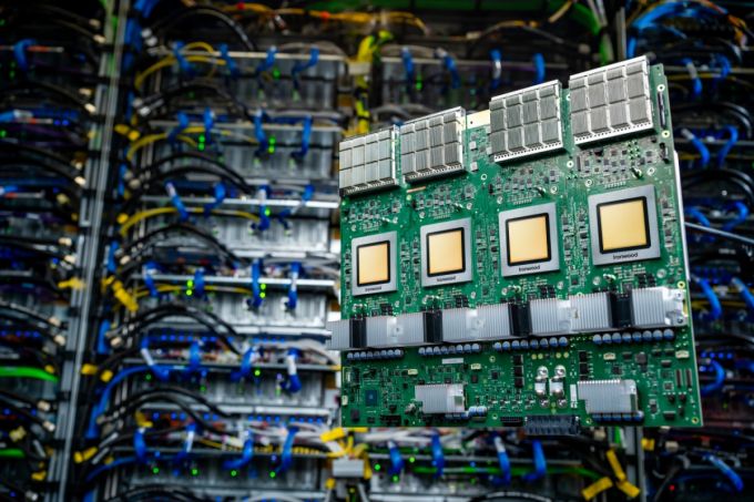 구글 클라우드의 7세대 텐서처리장치(TPU) '아이언우드'./사진제공=구글 클라우드