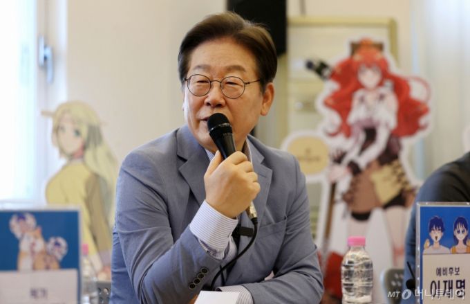 (대구=뉴스1) 공정식 기자 = 이재명 더불어민주당 대선 경선 후보가 18일 오전 대구 북구 협동조합 소이랩에서 열린 K-콘텐츠 기업 간담회에 참석해 발언하고 있다. 2025.4.18/뉴스1  Copyright (C) 뉴스1. All rights reserved. 무단 전재 및 재배포,  AI학습 이용 금지. /사진=(대구=뉴스1) 공정식 기자