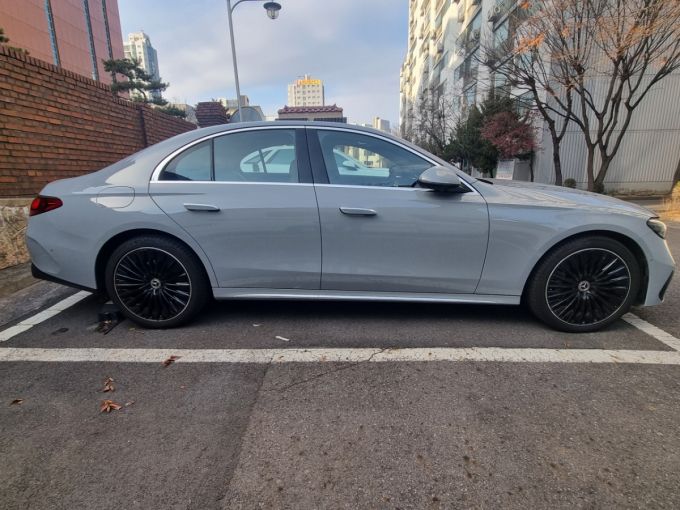 벤츠 E 300 4MATIC AMG 라인. /사진=강주헌 기자