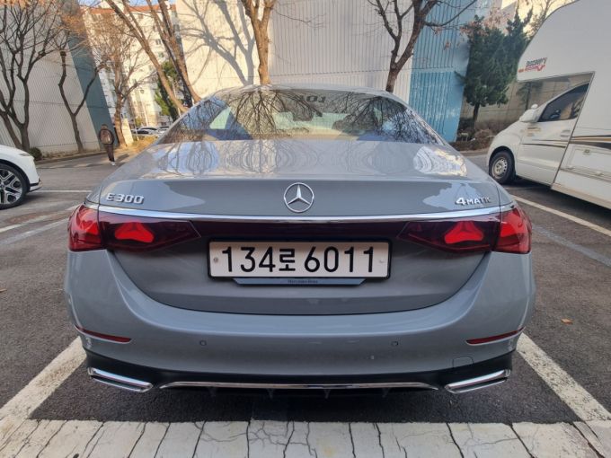 벤츠 E 300 4MATIC AMG 라인. /사진=강주헌 기자