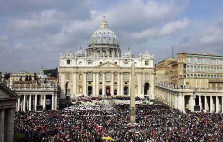 2005년 4월 8일 오전 10시(한국시간 오후 5시) 바티칸 성베드로 광장에서 열리는 교황 요한 바오로 2세의 장례식에 참석하기 위해 전세계 추모객 수백만명이 몰렸다./사진=머니투데이DB