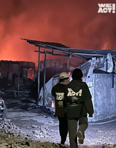 지난달 경북에 산불이 나자마자 동물을 구조하러 현장에 간 위액트 활동가들./사진=동물구조단체 위액트(@we.a.c.t)