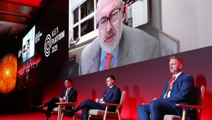 앤소니 킴 헤리티지재단 국제경제 선임연구원 및 국제협력매니저, 나일 가디너 헤리티지재단 마가렛 대처 자유 센터장, 에릭 혼츠 CIPE 책임투자센터 소장, 피에로 토지 미국 의회 중국위원회 수석 자문위원이 24일 영등포구 콘래드 서울 호텔에서 머니투데이 주최로 진행된 '2025 키플랫폼' 총회에서 '2001 WTO 질서의 와해: 퍼시픽 포에두스로의 전환'에 대한 대담을 하고 있다. /사진=김창현