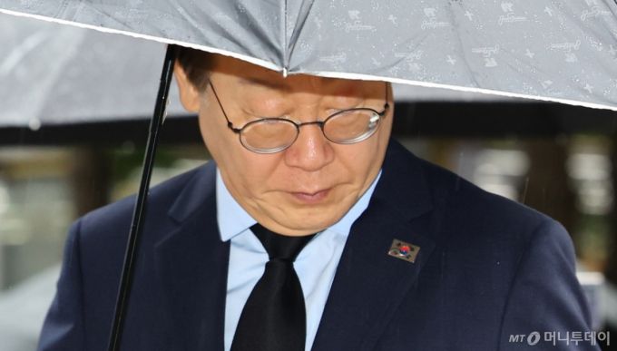 [서울=뉴시스] 황준선 기자 = 이재명 더불어민주당 전 대표가 18일 오전 서울 중구 청계광장에 마련된 故채수근 상병 순직 1주기 추모 시민분향소를 방문하고 있다. 2024.07.18. hwang@newsis.com /사진=