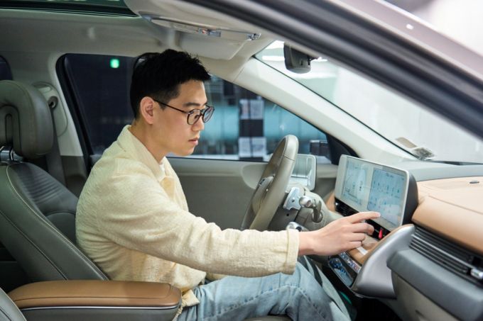 배터리 내구 수명을 연구 중인 윤달영 현대차·기아 배터리개발센터 책임연구원/사진= 현대차그룹 제공