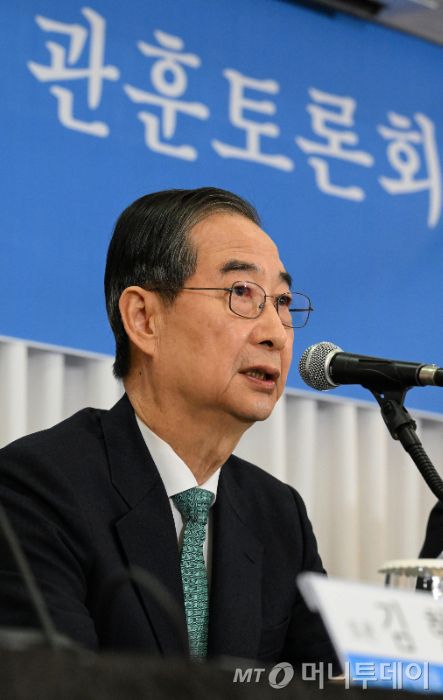 무소속 한덕수 대통령선거 예비후보가 6일 서울 중구 코리아나호텔에서 열린 관훈토론회에서 기조연설을 하고 있다 2025.05.06. /사진=뉴시스 /사진=