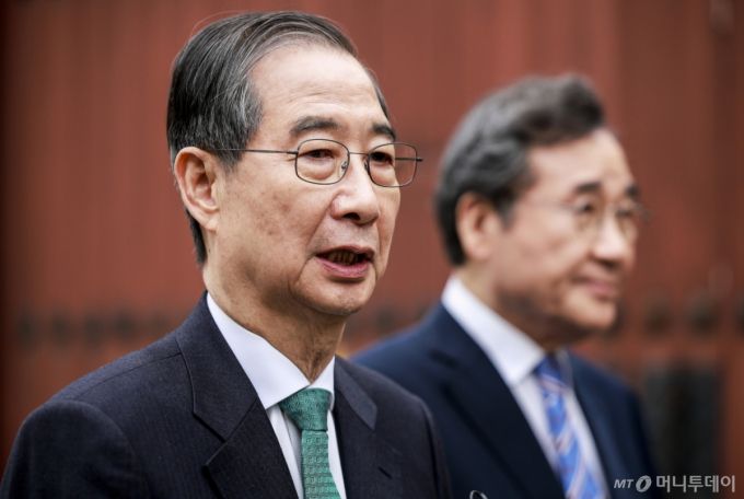 한덕수 무소속 대통령 선거 예비 후보가 6일 서울 중구 달개비 컨퍼런스하우스에서  이낙연 새미래민주당 상임고문이 오찬회동 마친 뒤 취재진에게 입장을 밝히고 있다. 2025.05.06. /사진=뉴시스 /사진=정병혁