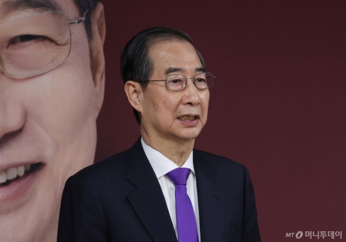 한덕수 무소속 대선 예비후보가 7일 서울 여의도 캠프 사무실에서 단일화 관련 입장을 밝히고 있다. 2025.05.07. /사진=뉴시스 /사진=고승민