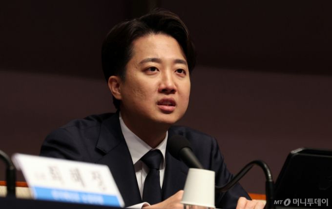 (서울=뉴스1) 김명섭 기자 = 이준석 개혁신당 대통령 후보가 30일 서울 중구 프레스센터에서 열린 관훈토론회에서 발언을 하고 있다. 2025.4.30/뉴스1  Copyright (C) 뉴스1. All rights reserved. 무단 전재 및 재배포,  AI학습 이용 금지. /사진=(서울=뉴스1) 김명섭 기자