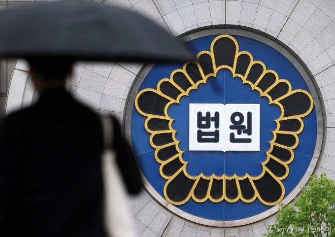 [서울=뉴시스] 홍효식 기자 = 이재명 더불어민주당 대선 후보의 대법원 파기환송심 판결을 둘러싼 논란과 관련해 전국법관대표회의 임시회를 열기로 결정한 9일 서울 서초구 서울중앙지방법원 모습. 2025.05.09. yesphoto@newsis.com /사진=홍효식