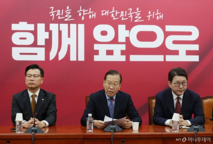 권영세 국민의힘 비상대책위원장이 8일 서울 여의도 국회에서 대선 후보 단일화 등 현안 기자간담회를 하고 있다. 2025.05.08. /사진=뉴시스 /사진=고승민