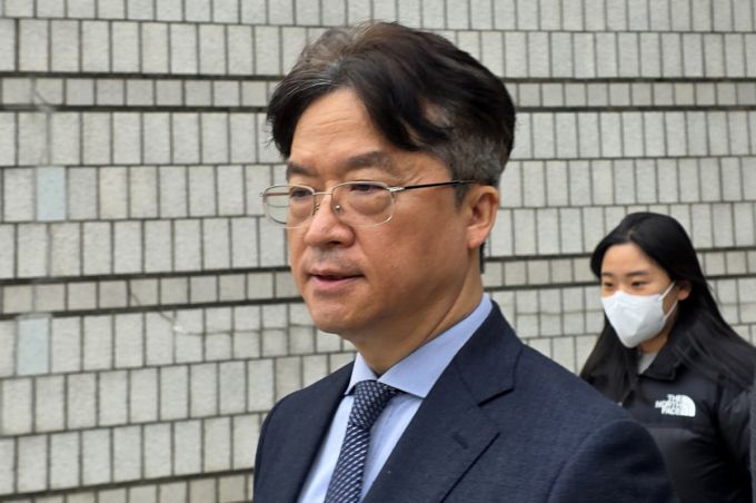 업무상 횡령 및 배임 혐의를 받는 박현종 전 bhc 회장이 지난 3월5일 서울 서초구 서초동 서울중앙지방법원에서 열린 영장실질심사(구속 전 구속 전 피의자 심문)에 출석해 심문을 마치고 법정을 나서고 있다. /사진=머니S.