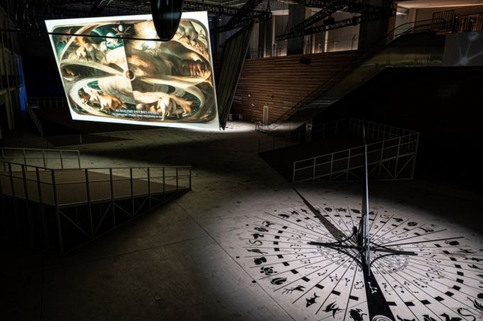 김아영 작가의 미디어 아트 작품 '딜리버리 댄서의 선 인버스'(2024)가 광주 국립아시아문화전당(ACC)에 전시돼 있다. /사진제공=LG