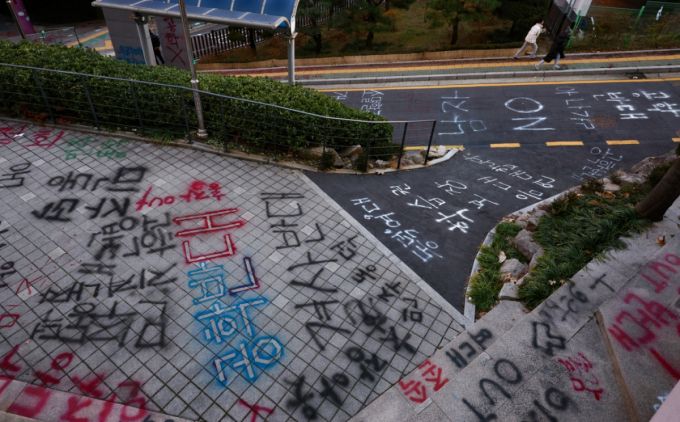 동덕여대는 지난해 11월29일 기물 파손과 퇴거 불응 등 혐의로 총학생회장 등 21명을 고소했고, 경찰은 그 중 19명의 신원을 특정해 공동재물손괴 혐의 등을 수사하고 있다. /사진=뉴시스