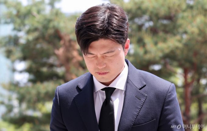 (서울=뉴스1) 김성진 기자 = 김용태 국민의힘 공동선거대책위원장이 14일 서울 동작구 보라매공원을 찾아 산업재해 희생자 위령탑에 참배하고 있다. 2025.5.14/뉴스1  Copyright (C) 뉴스1. All rights reserved. 무단 전재 및 재배포,  AI학습 이용 금지. /사진=(서울=뉴스1) 김성진 기자