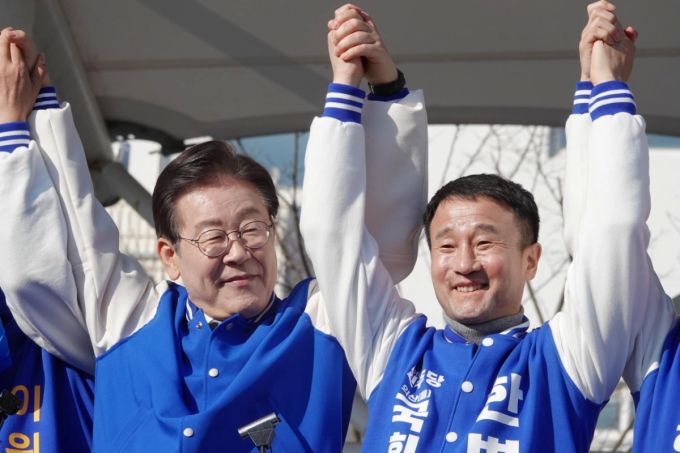 지난해 3월 21대 총선 당시 이재명 더불어민주당 대표와 한병도 당 전략기획위원장이 전북 군산에서 집중 유세를 펼치는 모습. / 사진=민주당 제공