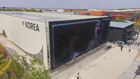 대형미디어파사드로 외부를 치장한 한국관/사진=류준영 기자