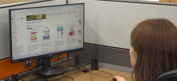 식품의약품안전처는 아마존, 이베이 등 해외 온라인 쇼핑몰에서 판매하는 해외직구식품 중 소비자 관심이 높은 제품 45개에 대해 검사를 실시해 국내 반입차단 대상 원료·성분(위해성분)이 확인된 22개 제품에 대한 국내 반입을 차단하도록 조치했다고 22일 밝혔다. (식약처 동영상 캡처. 기사와 직접 관련이 없습니다.)/사진=뉴시스