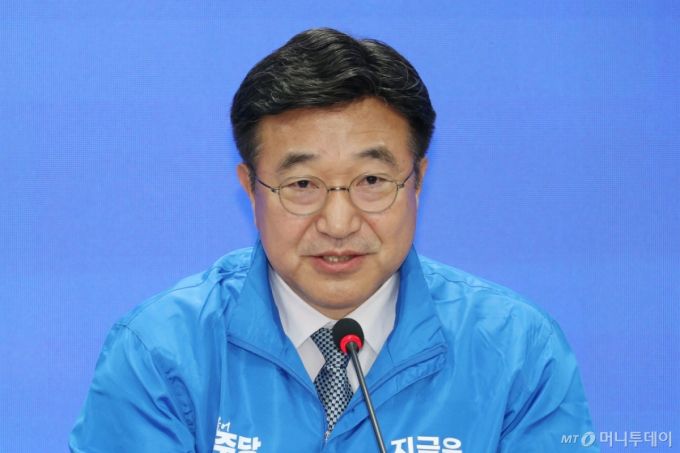 (서울=뉴스1) 이광호 기자 = 윤호중 더불어민주당 중앙선거대책위원회 총괄본부장이 20일 오전 서울 여의도 당사에서 열린 총괄본부장단회의에서 발언하고 있다.  2025.5.20/뉴스1  Copyright (C) 뉴스1. All rights reserved. 무단 전재 및 재배포,  AI학습 이용 금지. /사진=(서울=뉴스1) 이광호 기자