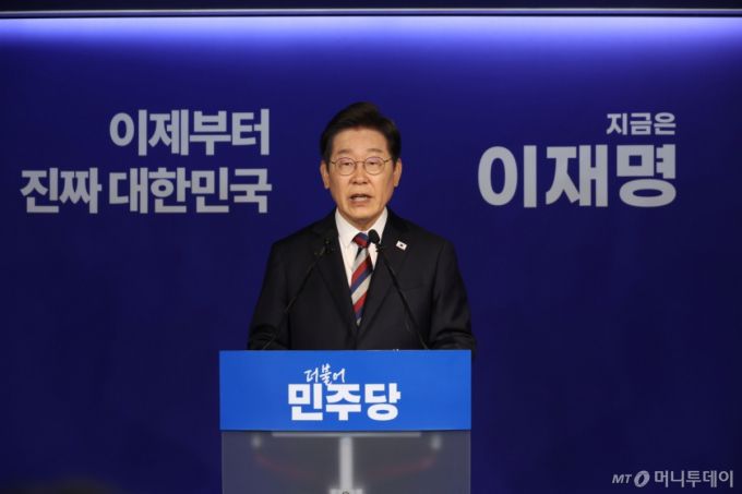 [서울=뉴시스] 고승민 기자 = 이재명 더불어민주당 대선 후보가 25일 서울 여의도 당사에서 기자간담회를 하고 있다. 2025.05.25. kkssmm99@newsis.com /사진=고승민