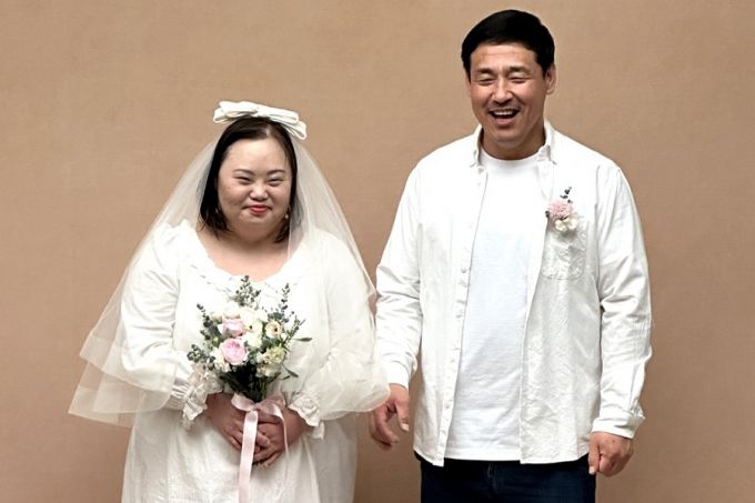 작가 겸 배우 정은혜와 그의 남편 조영남 씨. /사진=정은혜 인스타그램