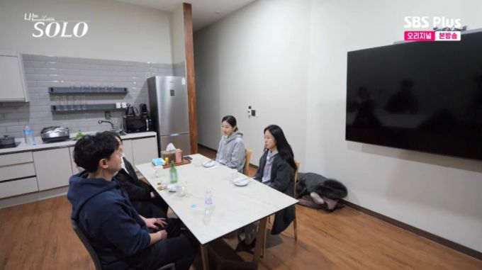 영숙, 순자, 현숙의 선택을 받은 영호. /사진=SBSPlus·ENA '나는 솔로' 캡처
