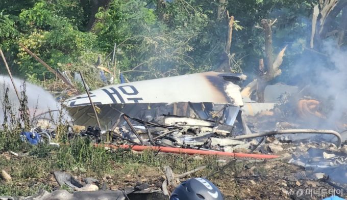 지난달 29일 오후 1시 35분쯤 경북 포항 남구 동해면 야산에 해군 해상 초계기 (P-3CK)가 추락해 전소됐다. / 사진=뉴스1