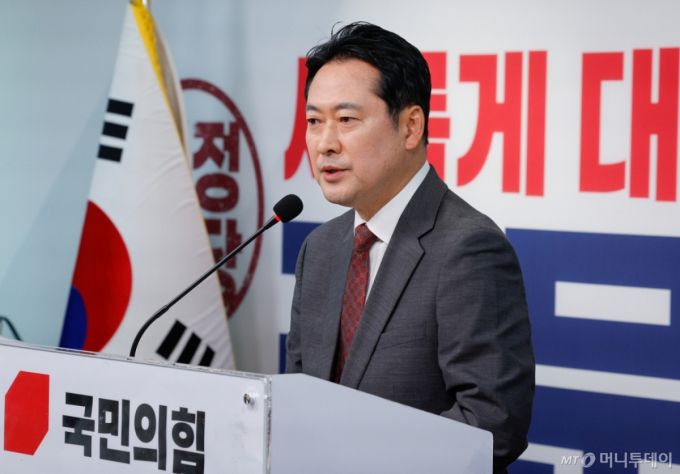 (서울=뉴스1) 안은나 기자 = 장동혁 국민의힘 선거대책위원회 종합상황실장이 1일 오전 서울 여의도 당사에서 긴급 현안 기자회견을 하고 있다. 2025.6.1/뉴스1  Copyright (C) 뉴스1. All rights reserved. 무단 전재 및 재배포,  AI학습 이용 금지. /사진=(서울=뉴스1) 안은나 기자