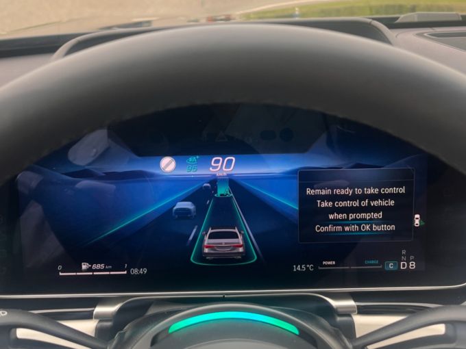 3레벨 주행을 위해 필요한 선행 차에 A라는 문구가 나타난 모습/사진= 임찬영 기자