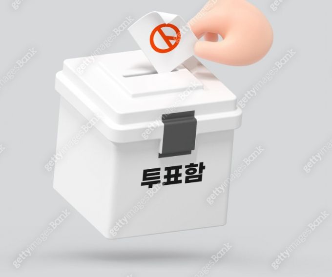 21대 대통령 선거 사전투표소 앞에서 특정 후보를 투표하라고 강요한 60대 여성이 경찰에 붙잡혔다. /사진=게티이미지뱅크