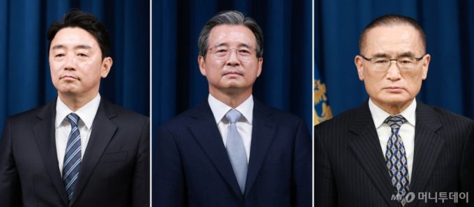 [서울=뉴시스] 6일 이재명 대통령이 초대 대통령실 정책실장에 김용범(가운데) 전 기획재정부 1차관을 임명했다. 지난 4일에는 강훈식(왼쪽) 대통령비서실장, 위성락 국가안보실장 임명까지 3실장 인선을 완료했다. 2025.06.06.